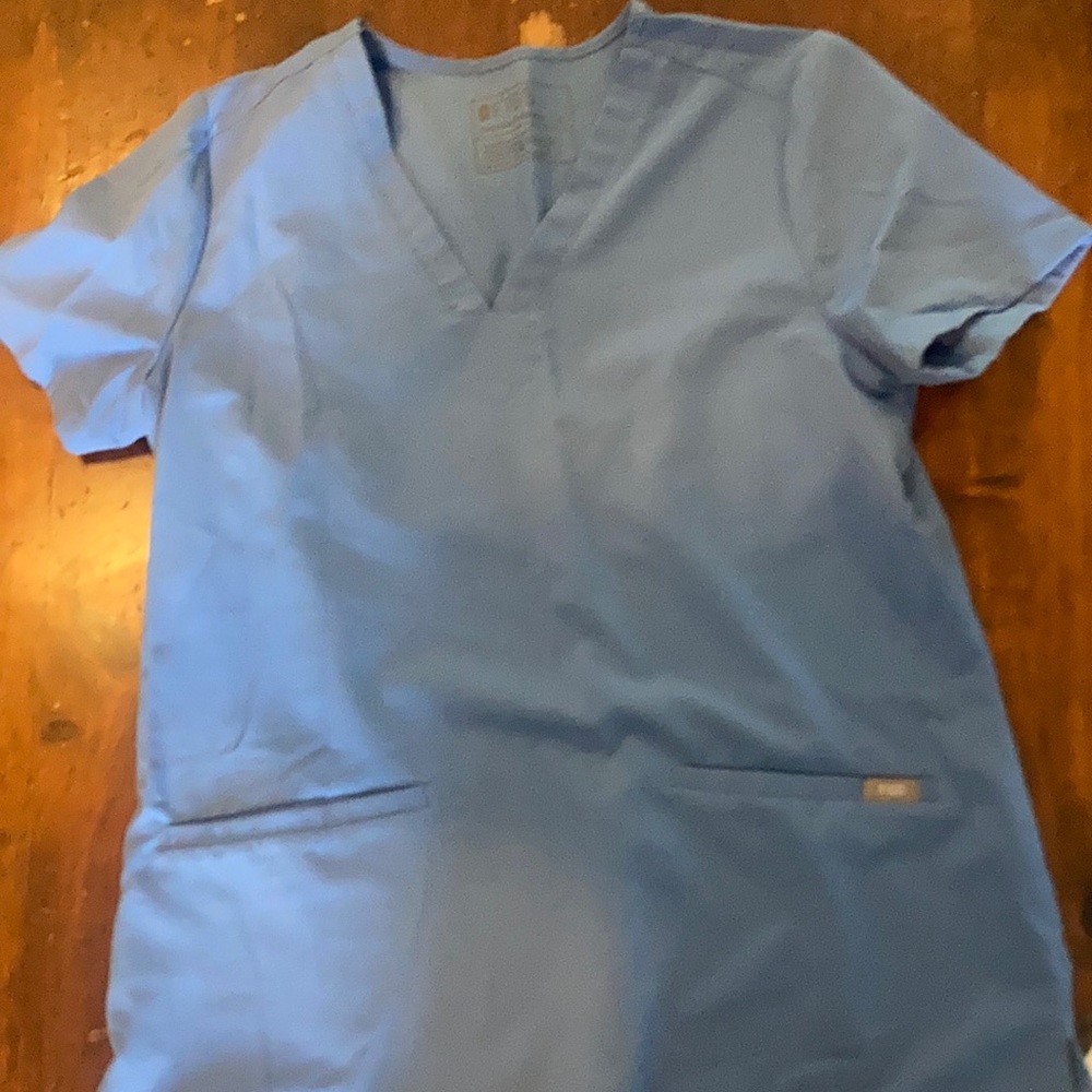 Figs scrub top